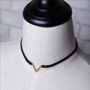 LA VICTOIRE • V Pendant Choker